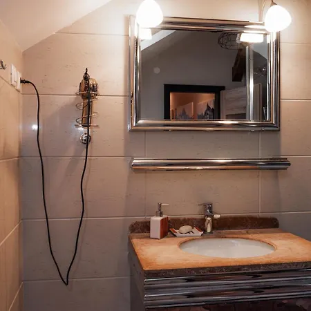 Apatman Fellini House