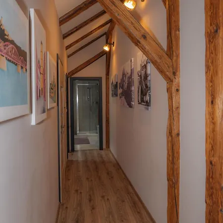 Apatman Fellini House *